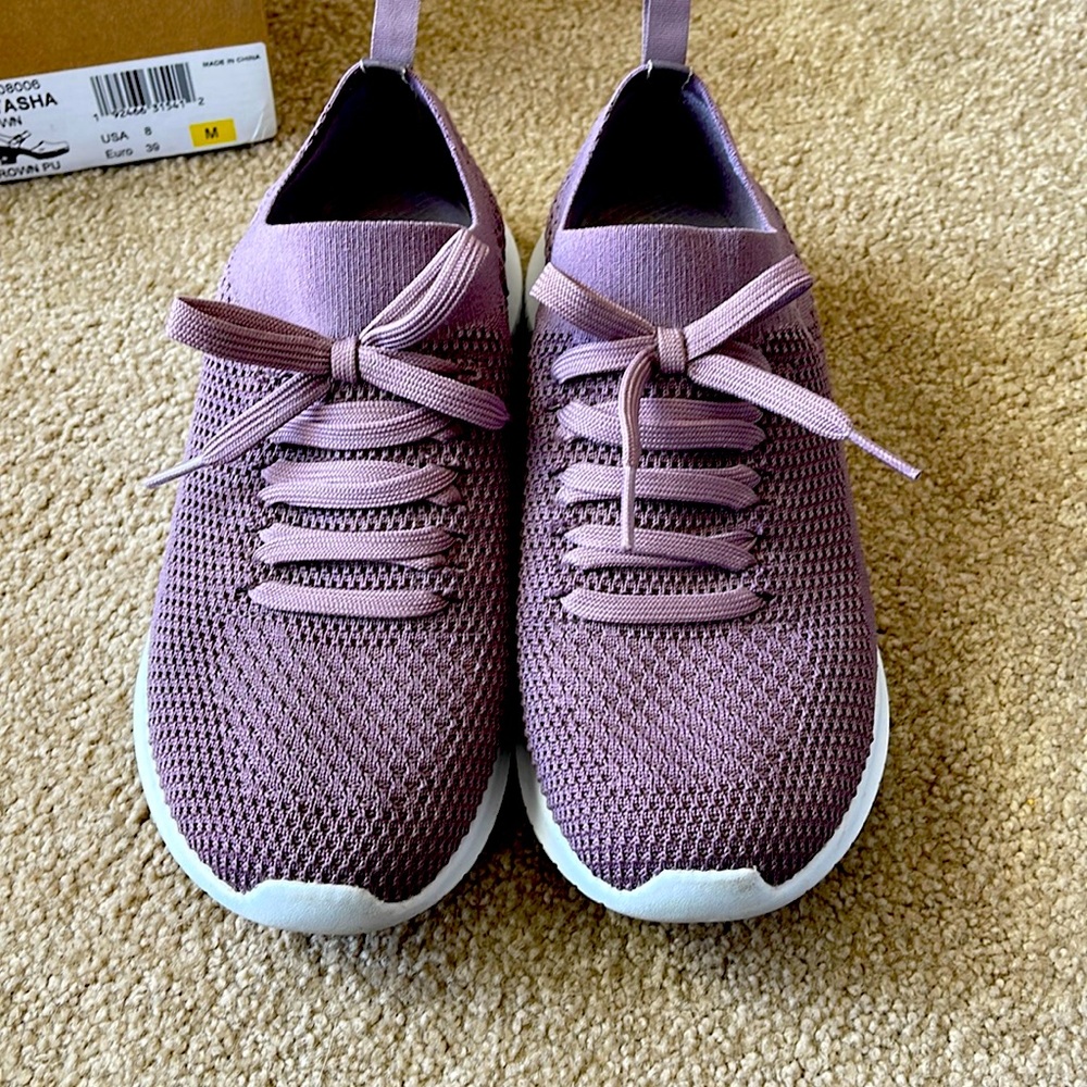 Skechers women’s size 8 purple slip-ons